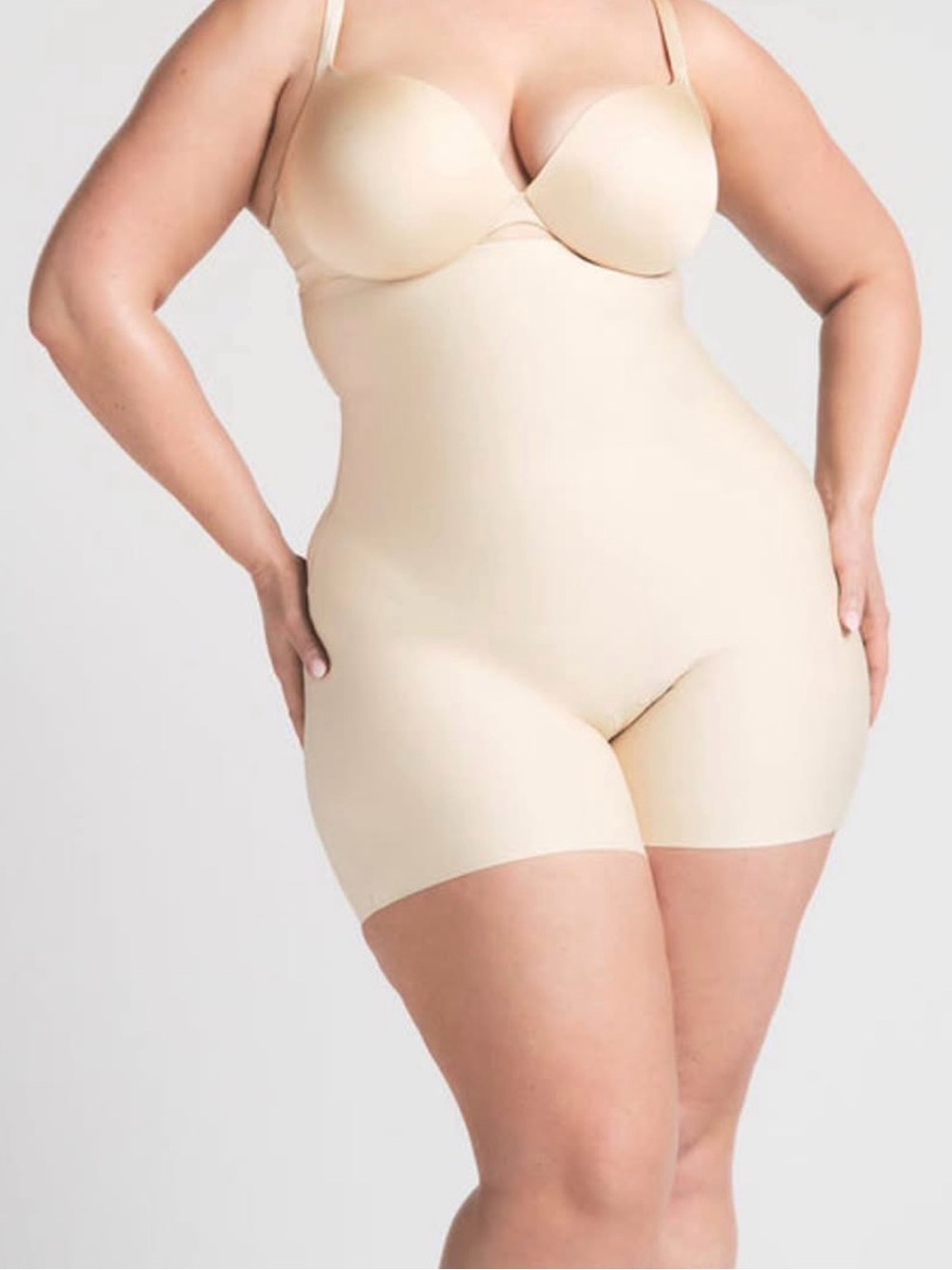 SKIMS CORE SCULPT HIGH-WAISTED
SHORT (size L) color Sand
